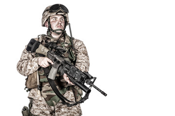 Naklejka premium Studio shoot of marine infantry, commando soldier in full protective ammunition, standing with service rifle equipped grenade launcher and looking at camera, isolated on white background