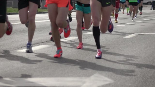 Marathon runners in slow motion 250fps