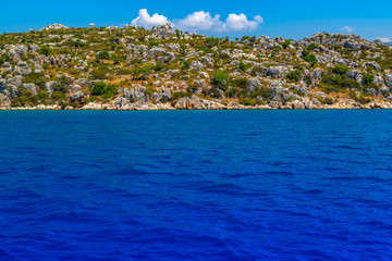 Fototapeta premium Глубокое синее море, зеленые острова. Турция. Лето