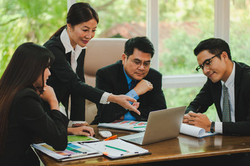 Managers and employees Talking about work in the workplace