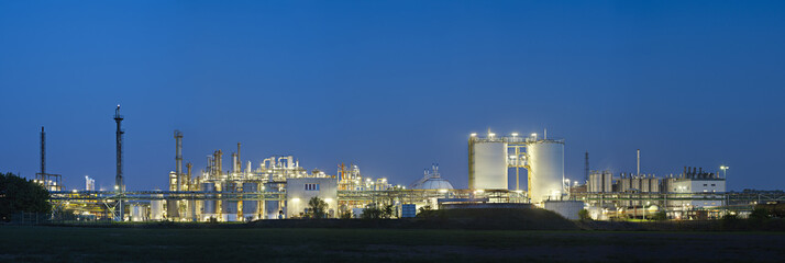 Fototapeta premium Chemical Plant At Night Panorama