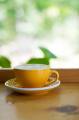 Hot coffee is placed in the same table in the morning of every day. Coffee at coffee neck all have to eat regularly.