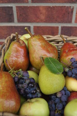 Gesunder Obstkorb biologischer Anbau,obst, essen, apfel, birne, frisch, gesund, isoliert, rot, reif, weiß, süss, grape, orange, green, gelb, bio, diät, herbst, saftig, natur, vegetarier, vitamin, 