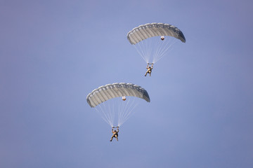 Parachutists steering their parafoils