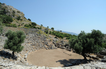 L'orchestre du théâtre du site archéologique de Kaunos en Anatolie