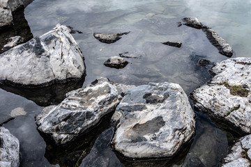 Photo de paysage panoraminque de haute montagne et de chemins de randonnée dans les alpes
