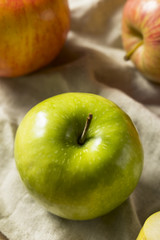 Raw Organic Assorted Apples
