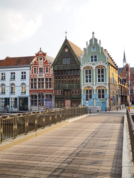 16th and 17th century houses Het paradijske, Sint-Jozef and De duiveltjes at the old Haverwerf in teh city center of Mechelen, Belgium