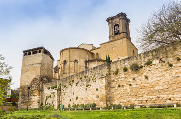 Fototapeta na wymiar San Miguel church and surrounding wall in Estella, Spain