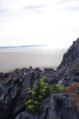 Sérénité entre rochers et plage