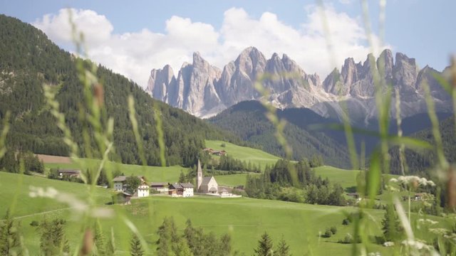 Iglesia Santa Maddalena en Val di Funes, Dolomitas