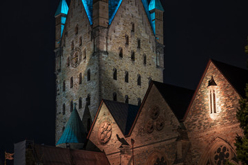 Paderborner Dom bei Nacht