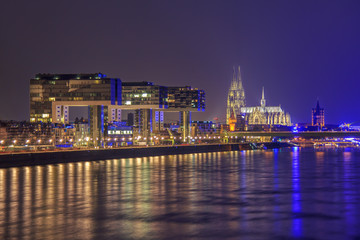 Köln, Kranhäuser und Kölner Dom