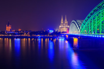 Fototapeta premium Köln, Dom und Hohenzollernbrücke