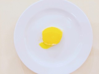 Yolk in white dish