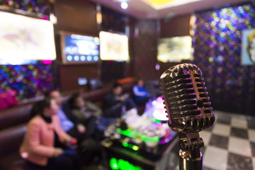 Chinese people singing to kalaok at night are frequent night entertainment activities.