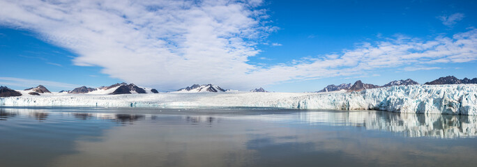 Obraz premium Fjortende Julibreen and 14 Juli Bukta at Svalbard, Norway in summer.