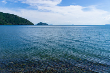琵琶湖の北部の景色（滋賀県、日本）