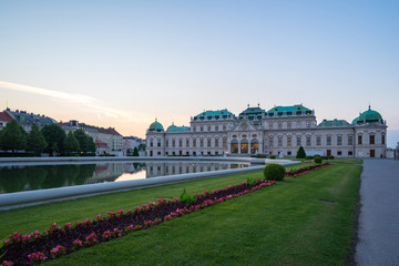 Fototapeta premium Sunset at Belvedere Palace in Vienna city, Austria.