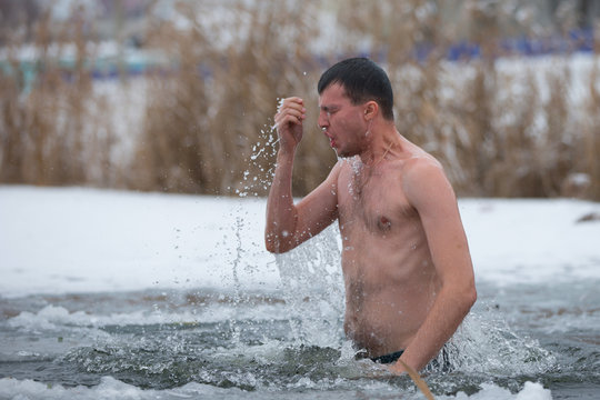 Belarus, Gomel, 19 January 2018.Day of the Cross Baptism.Bathing in the ice hole at the baptism of the Lord