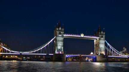 Fototapeta na wymiar London Bridge bei Nacht