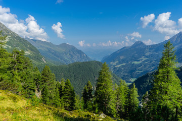 Fototapeta premium Piękny widok na góry i lodowiec w Nationalpark Hohe Tauern w Pinzgau w austriackich Alpach