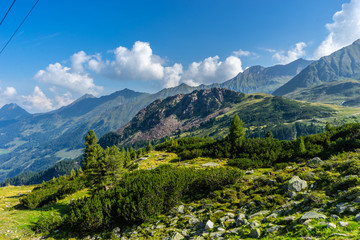 Fototapeta premium Piękny widok na góry i lodowiec w Nationalpark Hohe Tauern w Pinzgau w austriackich Alpach