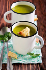Broccoli soup with croutons
