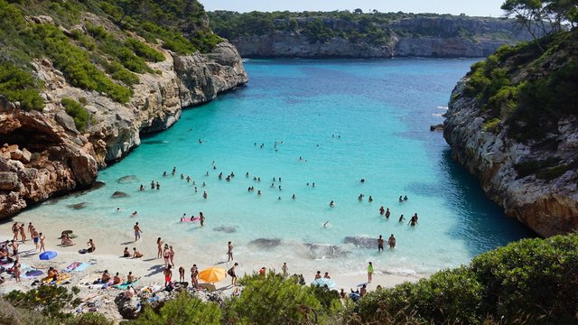 Vistas a Cal&oacute; des Moro en Mallorca