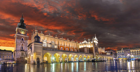 Fototapeta Cloth Hall Sukiennice building and main square of the old town illuminated at night on main square of Krakow city, Poland with a beautiful lights at sunset. Rynek glowny obraz