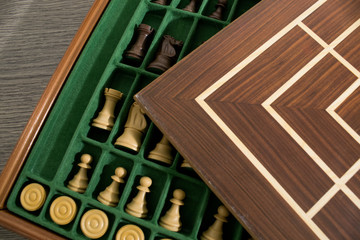Naklejka premium Wood complete set of a strategy game with pawns and chess