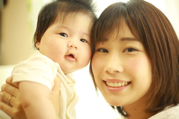 笑顔の親子