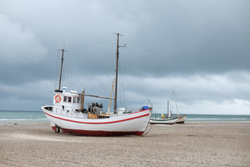 Naklejka na ściany i meble Fischerbooter auf dem Strand