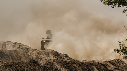SELF-PROPELLED ARTILLERY - Military vehicle to the off-road