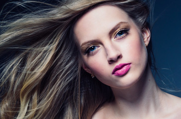 Obraz premium Beautiful blonde hair woman with beauty makeup pink lipstick