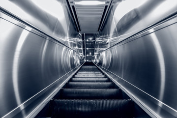Obraz premium Escalator in the city leading to the underground passage of the subway