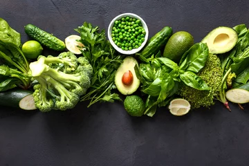 Photo sur Aluminium Manger Nourriture saine crue propre manger des légumes légumes verts vue de dessus