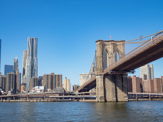 Obraz premium Brooklyn Bridge from Cruiser at Manhattan, New York City