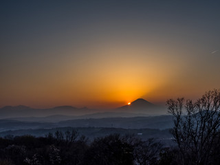 Mt. Fuji from Shonandaira at dusk. The mountain in the back is Mt. Fuji in Japan.The beachfront is very beautiful. In addition, the sunset is also very beautiful.