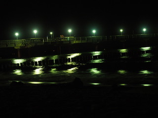 Seebrücke bei Nacht