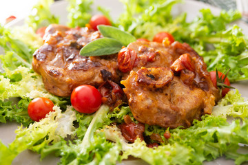 Ossobuco di maiale in salsa di pomodoro 