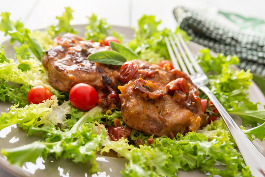 Ossobuco di maiale in salsa di pomodoro 