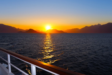 Obraz premium Sunset View from the Ship