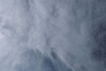 Dichte Schleierwolken - Stockfoto