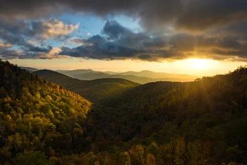 Foto op Canvas Schilderachtige zonsopgang boven herfstgebladerte, Blue Ridge Mountains, North Carolina © aheflin