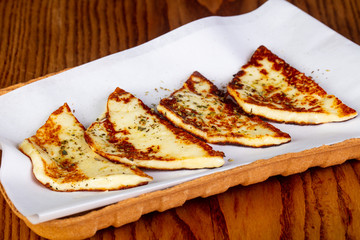 Grilled halloumi cheese