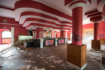 Alte verlassene Discothek in Italien