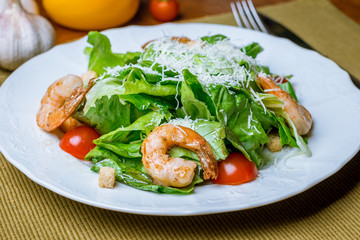 Fototapeta na wymiar salad caesar with shrimps
