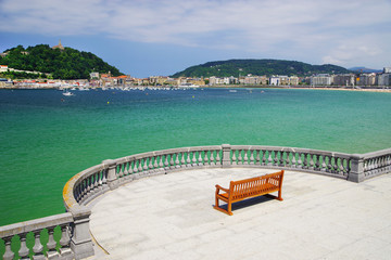 Fototapeta premium Widok na San Sebastian, słynny kurort w Hiszpanii, Europie