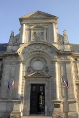 Fototapeta na wymiar Ville d'Evreux, entrée du palais de justice, département de l'Eure, Normandie, France